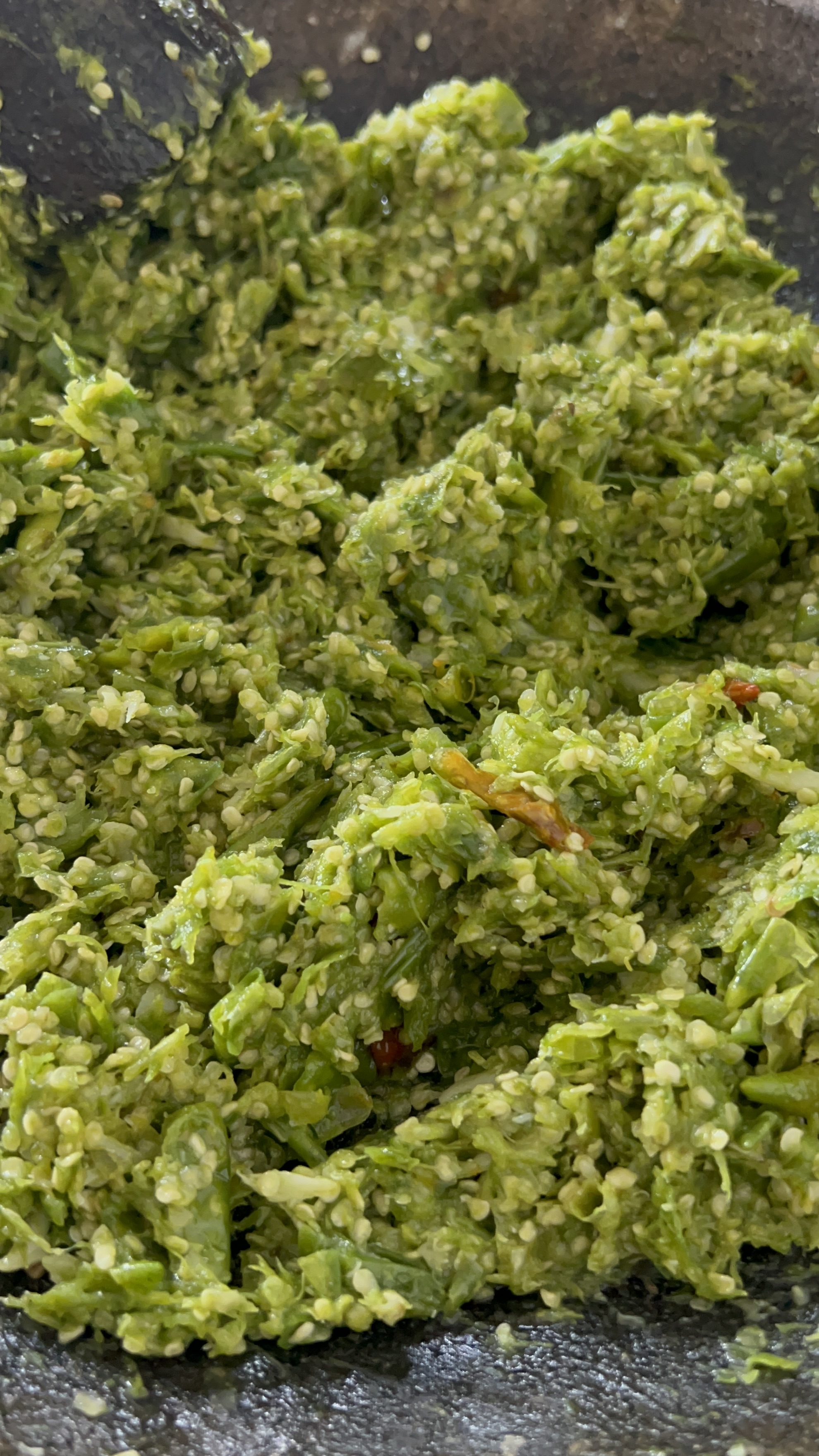 Porsi sambel ijo ekstra AJO dengan tekstur cabe rawit hijau segar