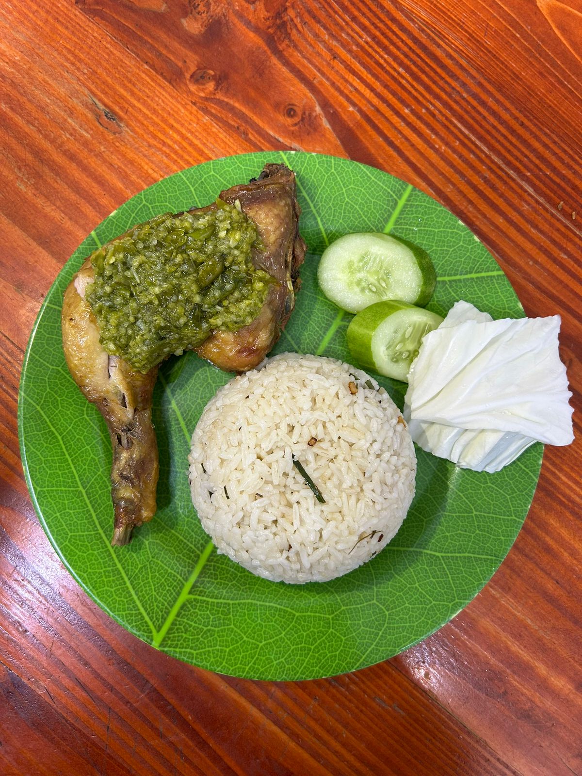 Ayam sambel ijo AJO dengan nasi daun jeruk dan lalapan